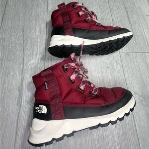 The north face ThermoBall Lace Up
Luxe Waterproof
Winter Boots size 8 women Red